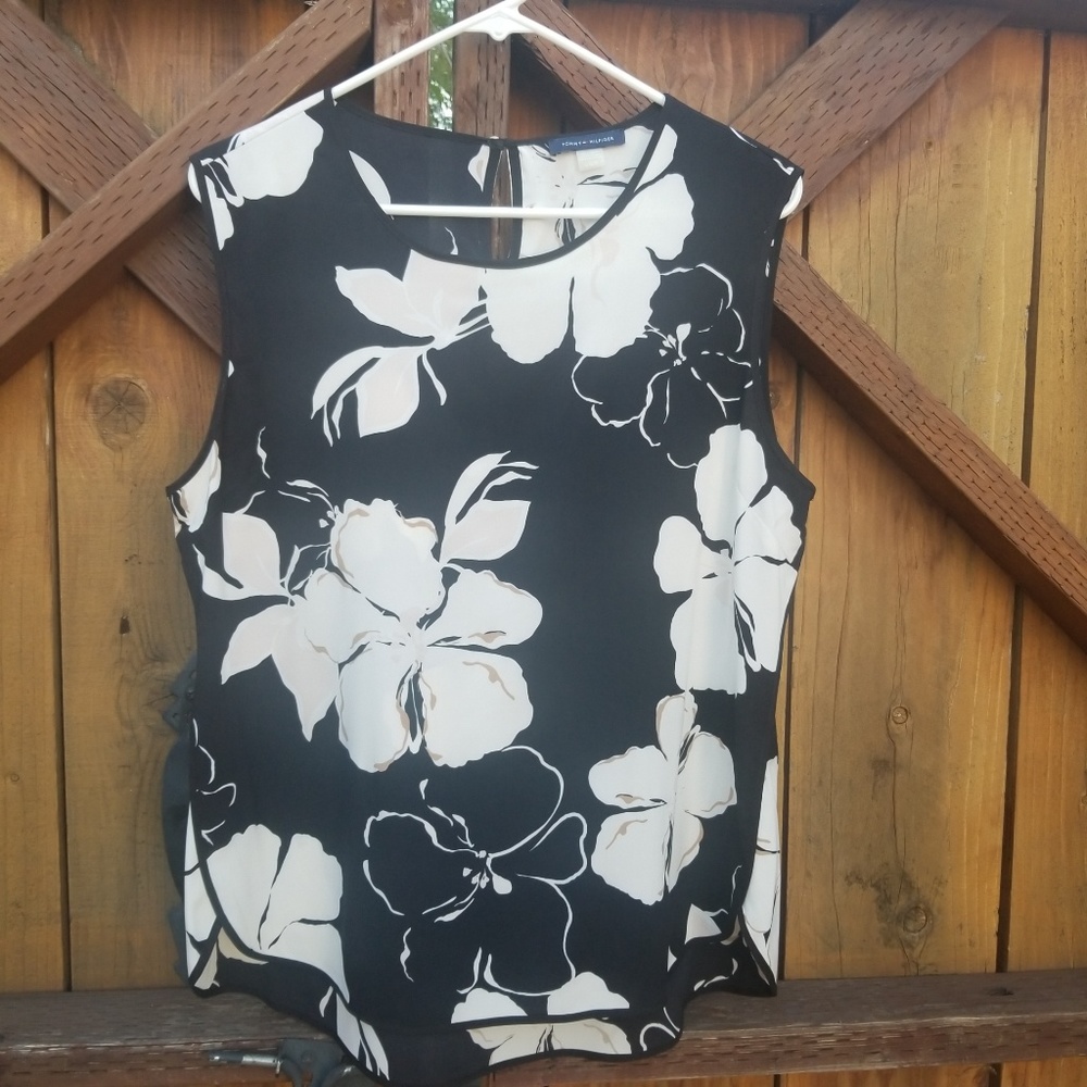 NWOT Tommy Hilfiger Seevles Floral Top